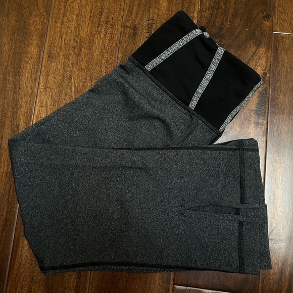New lululemon cropped grey leggings ! - Picture 1 of 3